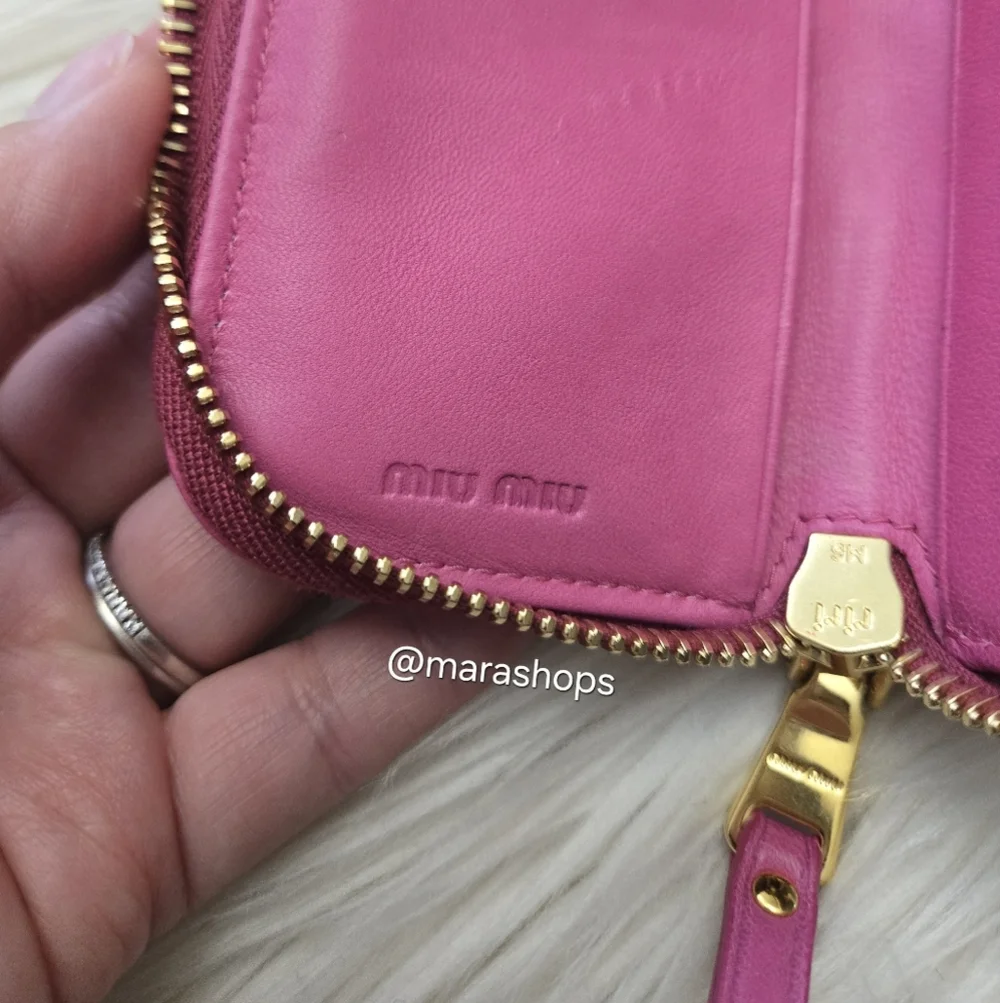 Miu Miu Matelassé Leather Zip Around Key Case Pink